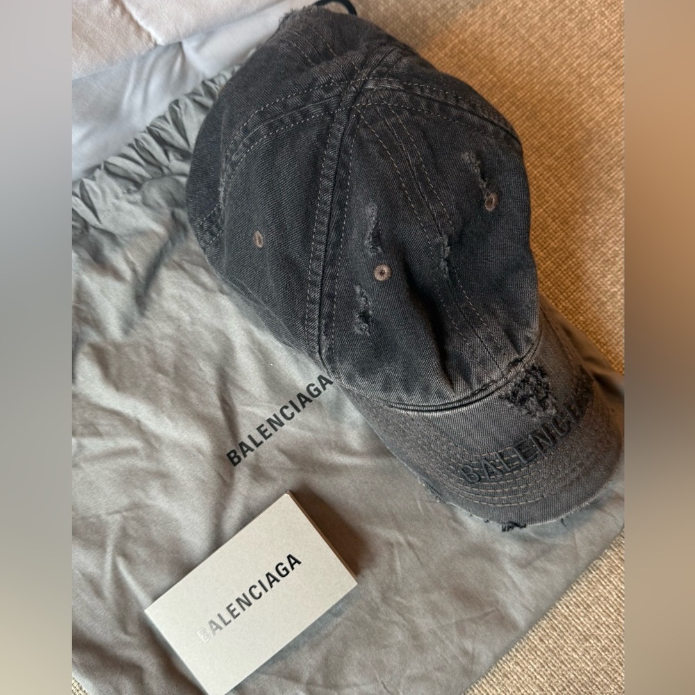 Balenciaga Logo-embroidered distressed denim cap